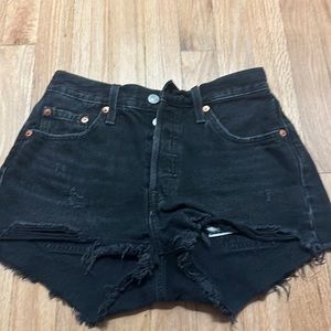 levi high wasted black shorts 🖤